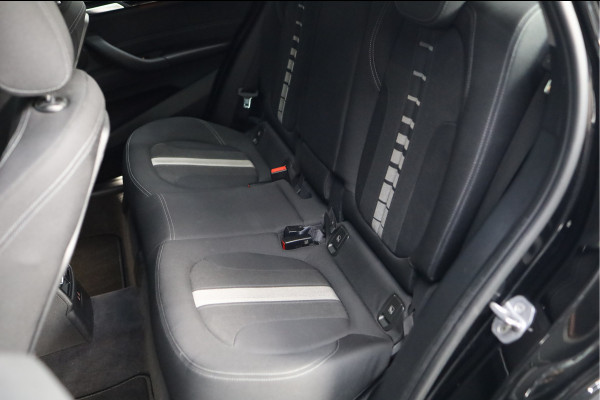 BMW X1 sDrive18i Executive Edition | NAP | PANORAMADAK | TREKHAAK | HUD | HOGE INSTAP |