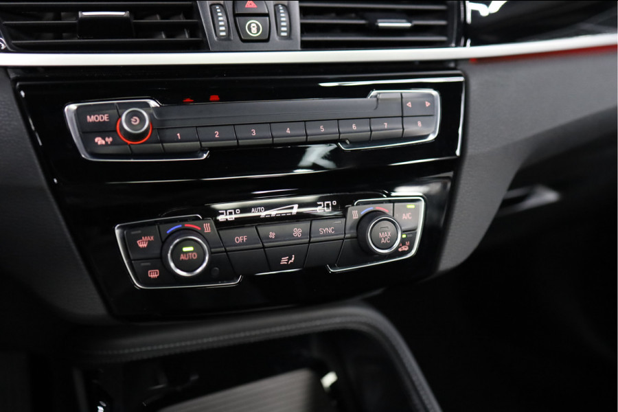 BMW X1 sDrive18i Executive Edition | NAP | PANORAMADAK | TREKHAAK | HUD | HOGE INSTAP |