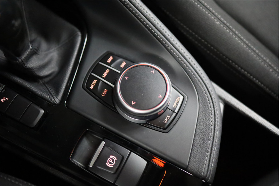 BMW X1 sDrive18i Executive Edition | NAP | PANORAMADAK | TREKHAAK | HUD | HOGE INSTAP |