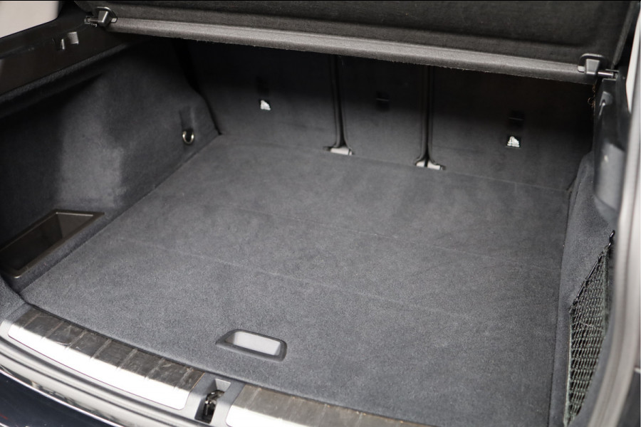 BMW X1 sDrive18i Executive Edition | NAP | PANORAMADAK | TREKHAAK | HUD | HOGE INSTAP |