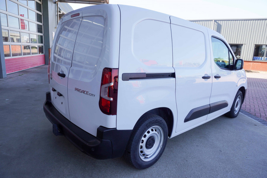 Toyota PROACE CITY 1.5 D-4D 100PK nr. V047 | Airco | Cruise | Trekhaak | DAB | Betimmering