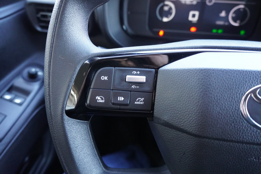 Toyota PROACE CITY 1.5 D-4D 100PK nr. V047 | Airco | Cruise | Trekhaak | DAB | Betimmering