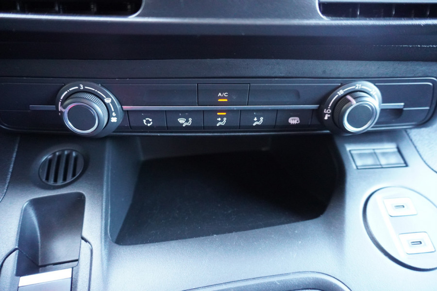 Toyota PROACE CITY 1.5 D-4D 100PK nr. V047 | Airco | Cruise | Trekhaak | DAB | Betimmering