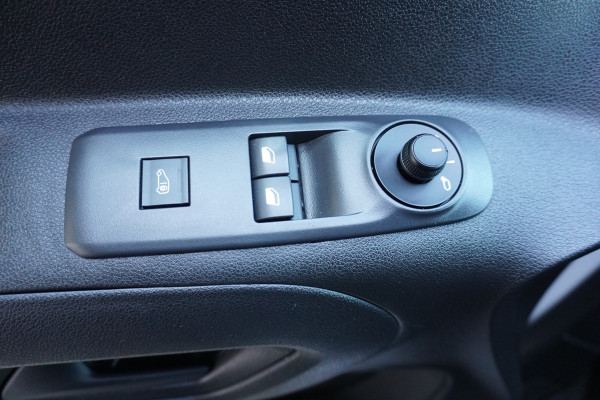 Toyota PROACE CITY 1.5 D-4D 100PK nr. V047 | Airco | Cruise | Trekhaak | DAB | Betimmering