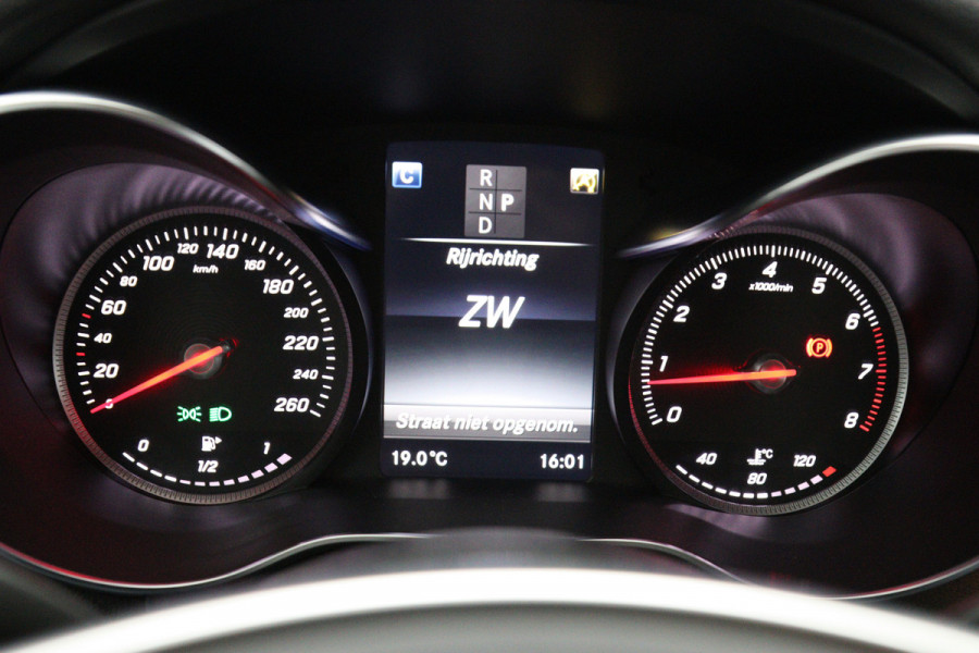 Mercedes-Benz C-Klasse 180 AMG-Line Sport Edition, Schuif-Kanteldak, Trekhaak, 360 Camera