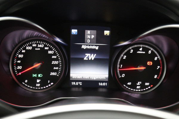 Mercedes-Benz C-Klasse 180 AMG-Line Sport Edition, Schuif-Kanteldak, Trekhaak, 360 Camera