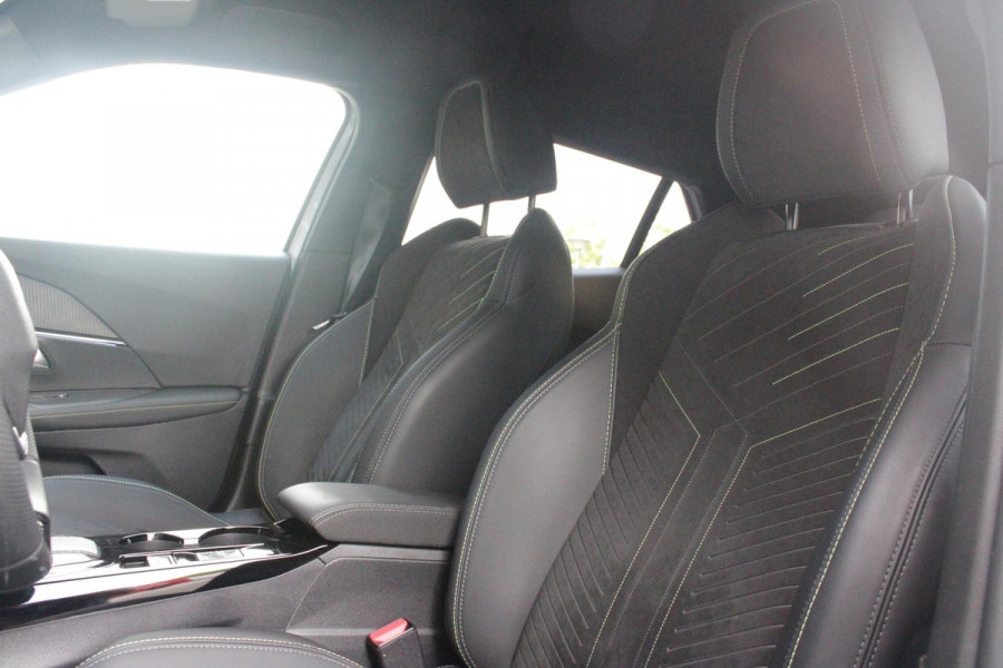 Peugeot 2008 1.2 Hybrid 145 GT PACK | ELEKTRISCH BEDIENBARE BESTUURDERSSTOEL | NAVIGATIE | FULL LED KOPLAMPEN | DRAADLOZE APPLE CARPLAY/ANDROID AUTO | ADAPTIVE CRUISE CONTROL | CAMERA VOOR + ACHTER | CLIMATE CONTROL | LICHTMETALEN VELGEN 17" | KEYLESS ENTRY/START | DAB+ RADIO | ALCANTARA/LEDEREN BEKLEDING  | DODEHOEK DETECTIE | PARKEERSENSOREN VOOR + ACHTER | STOEL VERWARMING | DRAADLOZE TELEFOONLADER |