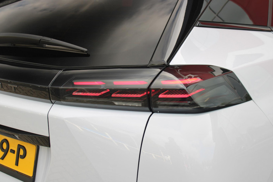 Peugeot 2008 1.2 Hybrid 145 GT PACK | ELEKTRISCH BEDIENBARE BESTUURDERSSTOEL | NAVIGATIE | FULL LED KOPLAMPEN | DRAADLOZE APPLE CARPLAY/ANDROID AUTO | ADAPTIVE CRUISE CONTROL | CAMERA VOOR + ACHTER | CLIMATE CONTROL | LICHTMETALEN VELGEN 17" | KEYLESS ENTRY/START | DAB+ RADIO | ALCANTARA/LEDEREN BEKLEDING  | DODEHOEK DETECTIE | PARKEERSENSOREN VOOR + ACHTER | STOEL VERWARMING | DRAADLOZE TELEFOONLADER |