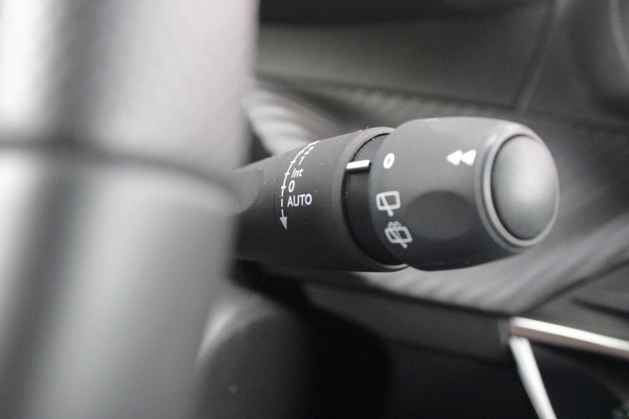 Peugeot 2008 1.2 Hybrid 145 GT PACK | ELEKTRISCH BEDIENBARE BESTUURDERSSTOEL | NAVIGATIE | FULL LED KOPLAMPEN | DRAADLOZE APPLE CARPLAY/ANDROID AUTO | ADAPTIVE CRUISE CONTROL | CAMERA VOOR + ACHTER | CLIMATE CONTROL | LICHTMETALEN VELGEN 17" | KEYLESS ENTRY/START | DAB+ RADIO | ALCANTARA/LEDEREN BEKLEDING  | DODEHOEK DETECTIE | PARKEERSENSOREN VOOR + ACHTER | STOEL VERWARMING | DRAADLOZE TELEFOONLADER |