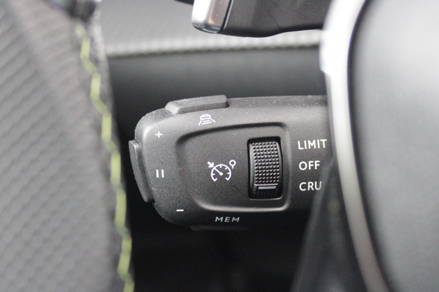 Peugeot 2008 1.2 Hybrid 145 GT PACK | ELEKTRISCH BEDIENBARE BESTUURDERSSTOEL | NAVIGATIE | FULL LED KOPLAMPEN | DRAADLOZE APPLE CARPLAY/ANDROID AUTO | ADAPTIVE CRUISE CONTROL | CAMERA VOOR + ACHTER | CLIMATE CONTROL | LICHTMETALEN VELGEN 17" | KEYLESS ENTRY/START | DAB+ RADIO | ALCANTARA/LEDEREN BEKLEDING  | DODEHOEK DETECTIE | PARKEERSENSOREN VOOR + ACHTER | STOEL VERWARMING | DRAADLOZE TELEFOONLADER |