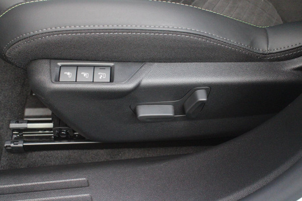 Peugeot 2008 1.2 Hybrid 145 GT PACK | ELEKTRISCH BEDIENBARE BESTUURDERSSTOEL | NAVIGATIE | FULL LED KOPLAMPEN | DRAADLOZE APPLE CARPLAY/ANDROID AUTO | ADAPTIVE CRUISE CONTROL | CAMERA VOOR + ACHTER | CLIMATE CONTROL | LICHTMETALEN VELGEN 17" | KEYLESS ENTRY/START | DAB+ RADIO | ALCANTARA/LEDEREN BEKLEDING  | DODEHOEK DETECTIE | PARKEERSENSOREN VOOR + ACHTER | STOEL VERWARMING | DRAADLOZE TELEFOONLADER |