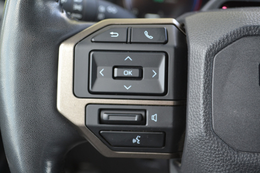 Toyota Land Cruiser 250 2.8 D-4D Blind Van Navigator
