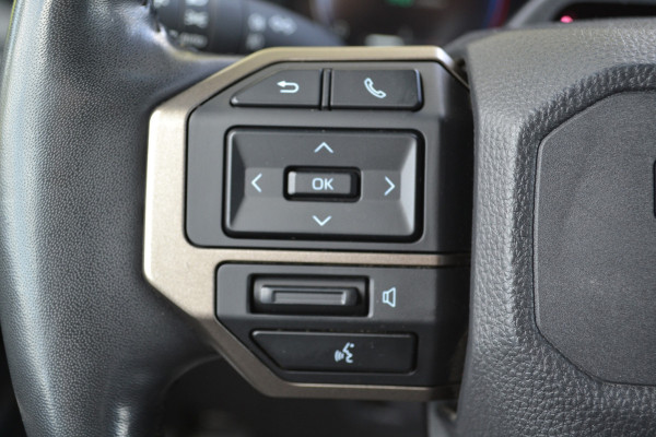 Toyota Land Cruiser 250 2.8 D-4D Blind Van Navigator