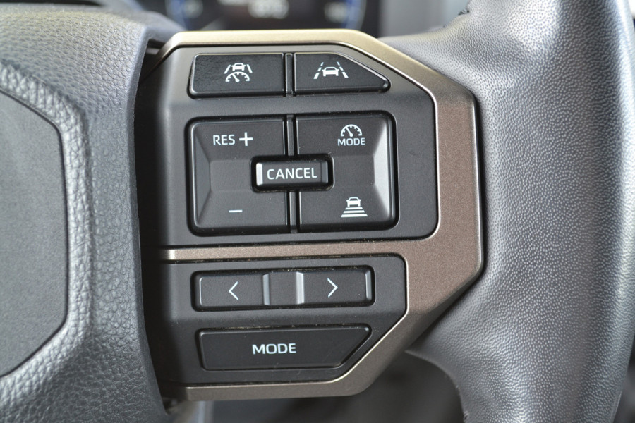 Toyota Land Cruiser 250 2.8 D-4D Blind Van Navigator