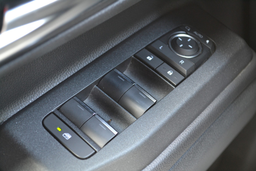 Toyota Land Cruiser 250 2.8 D-4D Blind Van Navigator