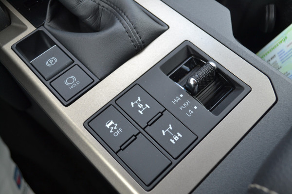 Toyota Land Cruiser 250 2.8 D-4D Blind Van Navigator