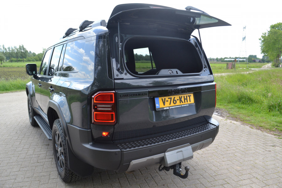 Toyota Land Cruiser 250 2.8 D-4D Blind Van Navigator