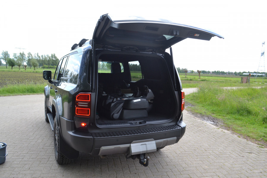 Toyota Land Cruiser 250 2.8 D-4D Blind Van Navigator
