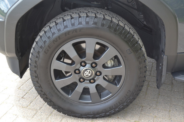 Toyota Land Cruiser 250 2.8 D-4D Blind Van Navigator