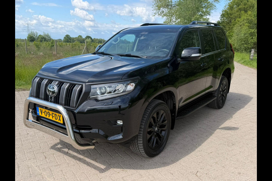 Toyota Land Cruiser 150 2.8 D-4D-F Professional Black line Window Van