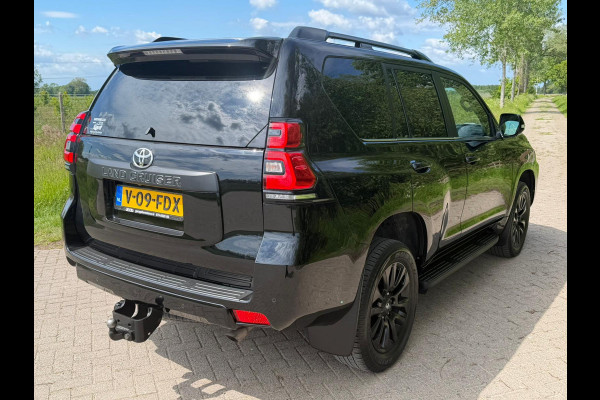 Toyota Land Cruiser 150 2.8 D-4D-F Professional Black line Window Van