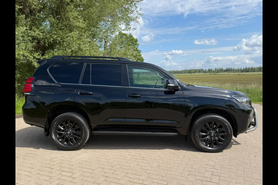 Toyota Land Cruiser 150 2.8 D-4D-F Professional Black line Window Van