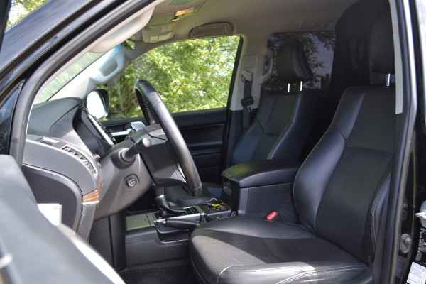 Toyota Land Cruiser 150 2.8 D-4D-F Professional Black line Window Van