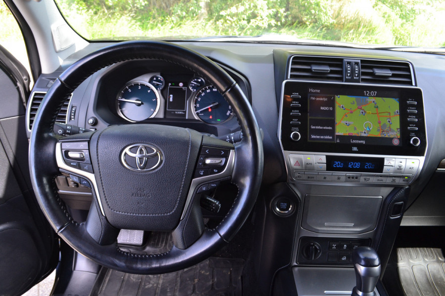 Toyota Land Cruiser 150 2.8 D-4D-F Professional Black line Window Van