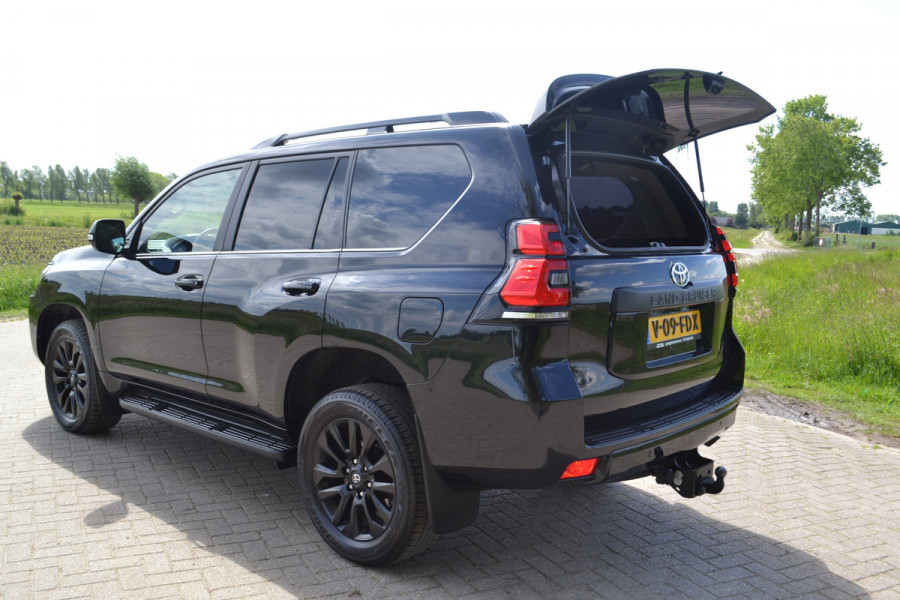 Toyota Land Cruiser 150 2.8 D-4D-F Professional Black line Window Van