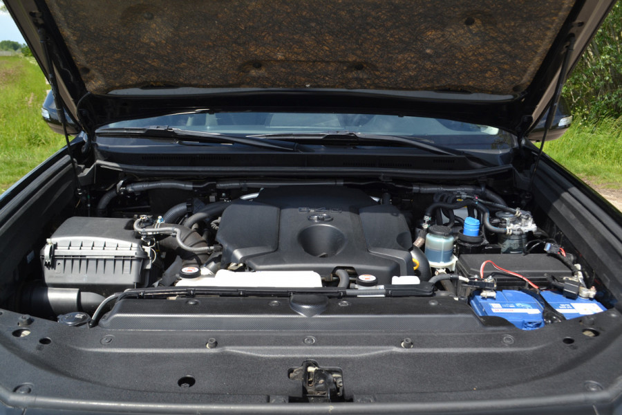 Toyota Land Cruiser 150 2.8 D-4D-F Professional Black line Window Van