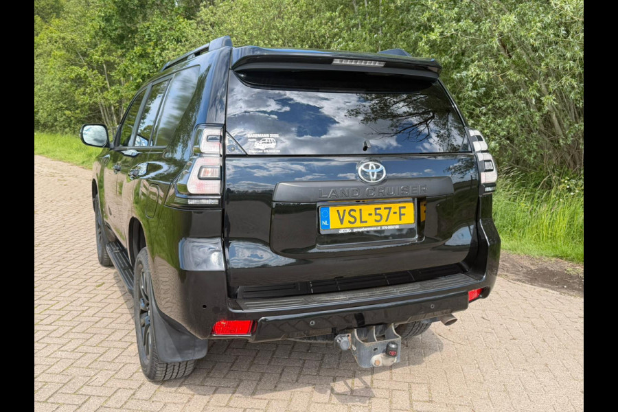 Toyota Land Cruiser 150 2.8 D-4D-F Professional Window Van