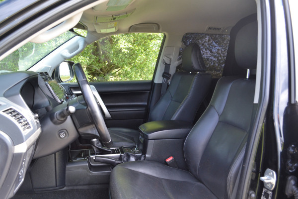 Toyota Land Cruiser 150 2.8 D-4D-F Professional Window Van
