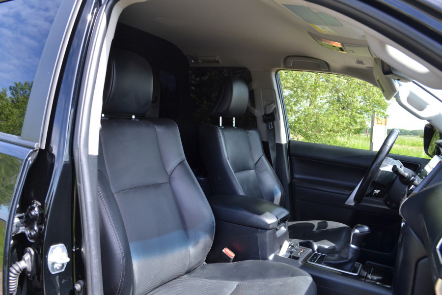 Toyota Land Cruiser 150 2.8 D-4D-F Professional Window Van