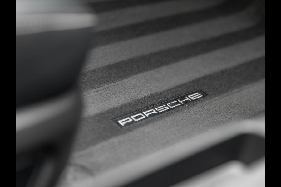 Porsche 911 3.0 Carrera 4S - Schuifdak - Stoelventilatie - ACC - 18-Weg Stoelen - Sport Chrono