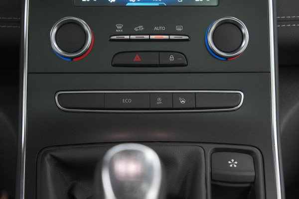 Renault Scénic TCe 130 Intens | Trekhaak | Panoramadak | Camera | Apple Carplay | Dodehoekdetectie
