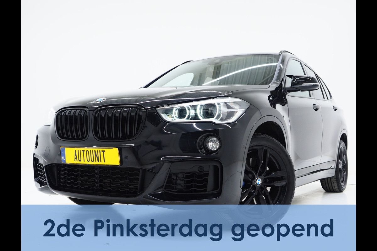 BMW X1 sDrive20i M Sport Full Black | HUD | Trekhaak | Sfeerlicht | Donkere Hemel | Stoelverwarming | Cruise | PDC | Carplay