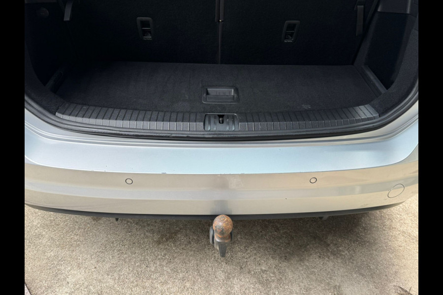 Volkswagen Touran TSI COMFORTLINE 7PERS. TREKHAAK/PDC/NAVI/7-PERSOONS