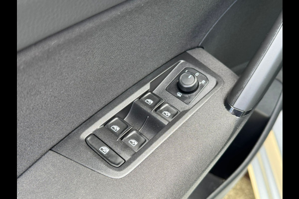Volkswagen Touran TSI COMFORTLINE 7PERS. TREKHAAK/PDC/NAVI/7-PERSOONS
