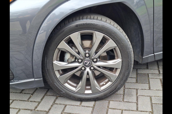 Lexus UX 250h F Sport Line | Head up display, Dodehoekherkenning, 18 inch, Stoel + Stuurverwarming, Keyless