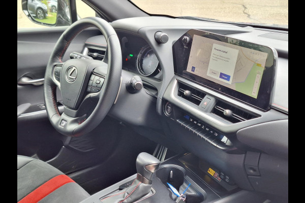 Lexus UX 250h F Sport Line | Head up display, Dodehoekherkenning, 18 inch, Stoel + Stuurverwarming, Keyless