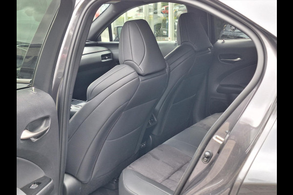 Lexus UX 250h F Sport Line | Head up display, Dodehoekherkenning, 18 inch, Stoel + Stuurverwarming, Keyless