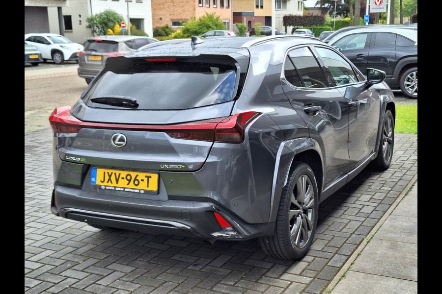 Lexus UX 250h F Sport Line | Head up display, Dodehoekherkenning, 18 inch, Stoel + Stuurverwarming, Keyless