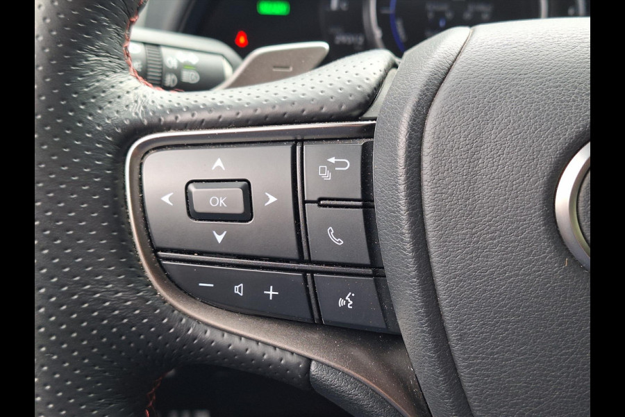 Lexus UX 250h F Sport Line | Head up display, Dodehoekherkenning, 18 inch, Stoel + Stuurverwarming, Keyless
