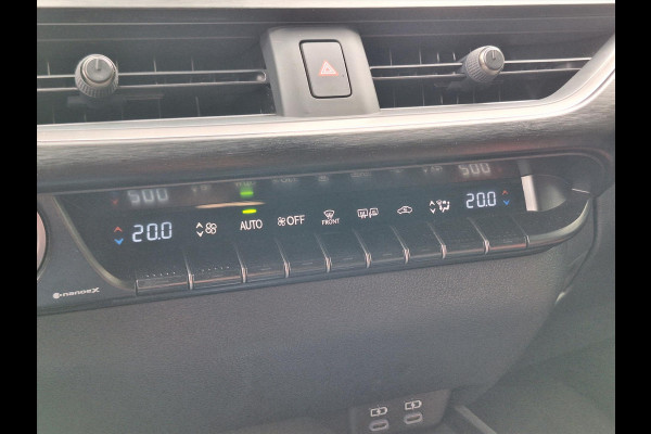 Lexus UX 250h F Sport Line | Head up display, Dodehoekherkenning, 18 inch, Stoel + Stuurverwarming, Keyless