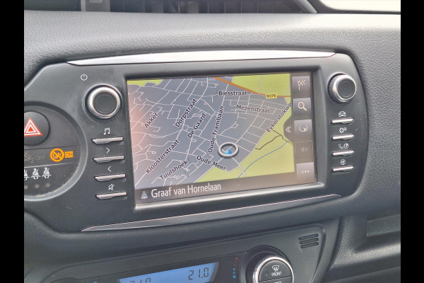 Toyota Yaris 1.5 Hybrid Design | Navigatie, Cruise control, Lichtmetalen velgen, Parkeercamera, Safety sense, Climate control