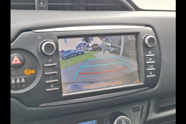 Toyota Yaris 1.5 Hybrid Design | Navigatie, Cruise control, Lichtmetalen velgen, Parkeercamera, Safety sense, Climate control