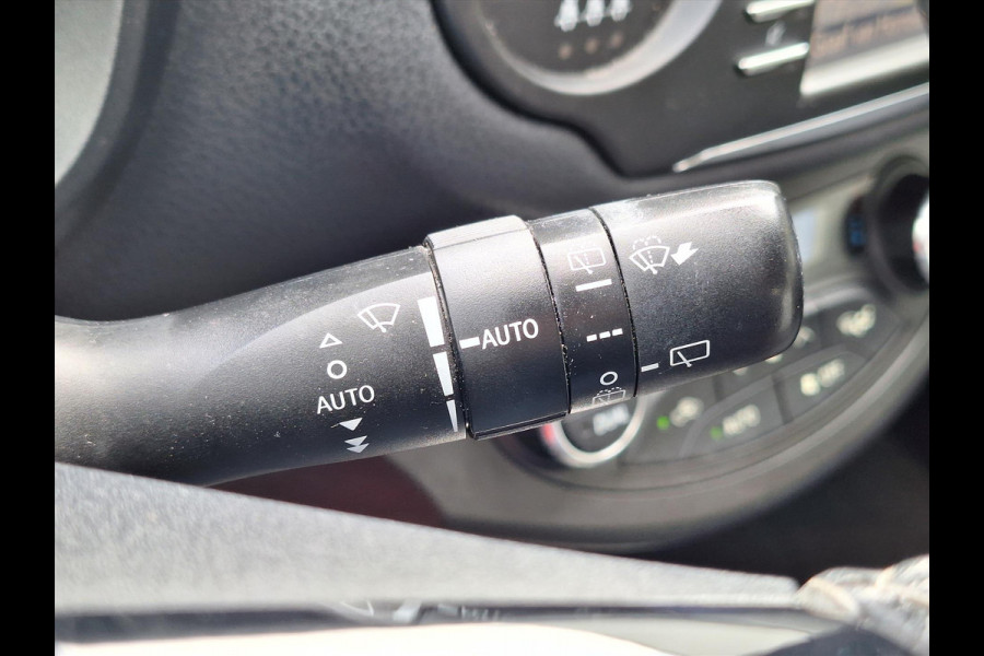 Toyota Yaris 1.5 Hybrid Design | Navigatie, Cruise control, Lichtmetalen velgen, Parkeercamera, Safety sense, Climate control