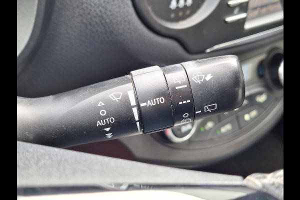 Toyota Yaris 1.5 Hybrid Design | Navigatie, Cruise control, Lichtmetalen velgen, Parkeercamera, Safety sense, Climate control