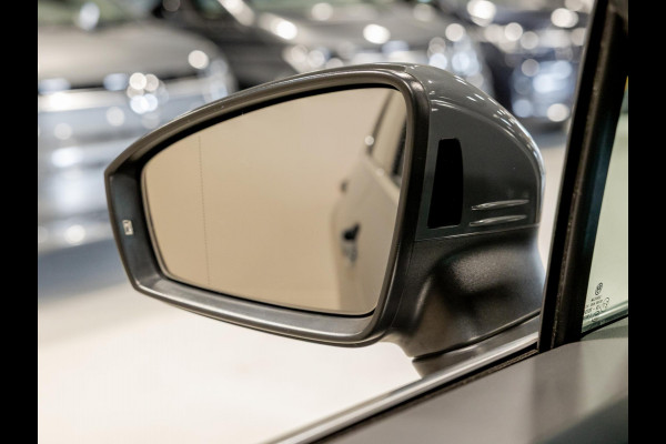 Volkswagen Tiguan 2.0 TSI 4Motion Elegance / 190pk / Trekhaak / Achteruitrij camera / Stoel verwarming voor en achter /