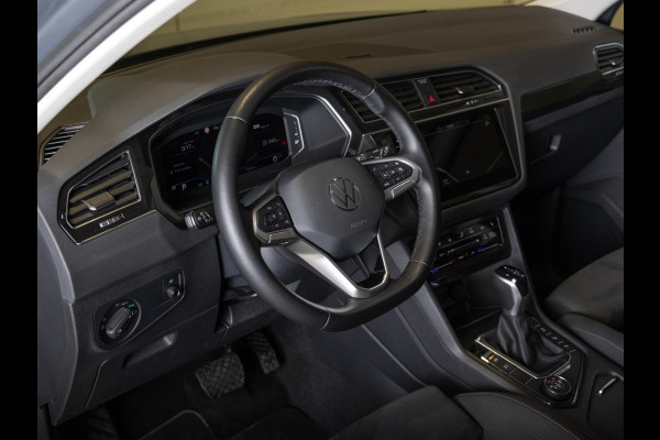 Volkswagen Tiguan 2.0 TSI 4Motion Elegance / 190pk / Trekhaak / Achteruitrij camera / Stoel verwarming voor en achter /